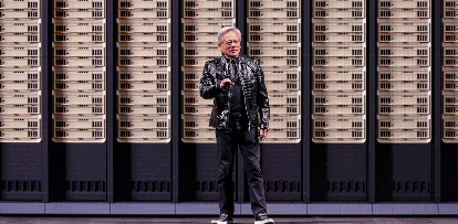 英伟达CEO黄仁勋在CES展示自动驾驶汽车新软件