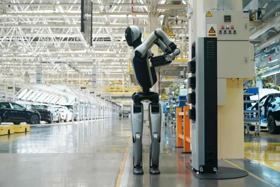 2025年人形机器人重器盘点：十款新品，一个风向——实用主义革命已来