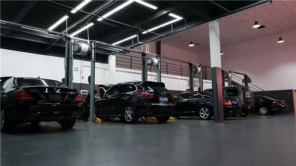 一家网红汽修店，倒在了这个冬天